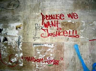 Tag sur un mur de la ville d'Oradea en Roumanie @ Rachel Titiriga
